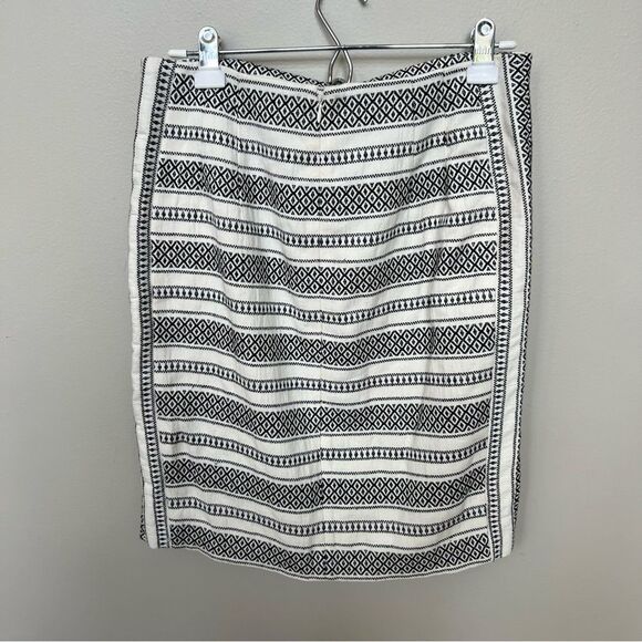 NWT Ann Taylor LOFT Black and White Print Pencil Skirt Knee-Length with Slit 12P - Picture 4 of 10